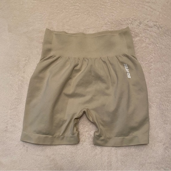 bo + tee Invigorate high waist shorts - Picture 7 of 8